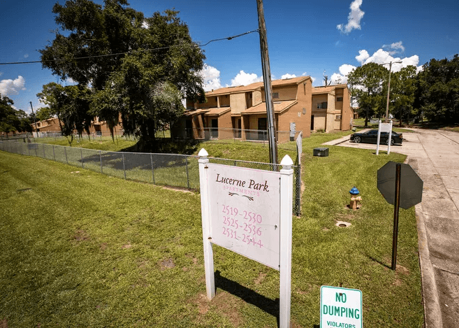 Lucerne Park Apartments Sign